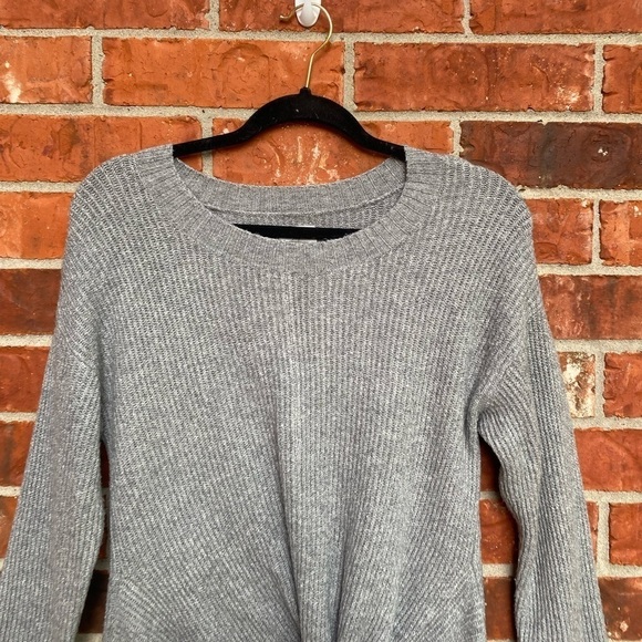 Offline Womens Small Gray Front Twist Ribbed Knit Sweater - Picture 2 of 9